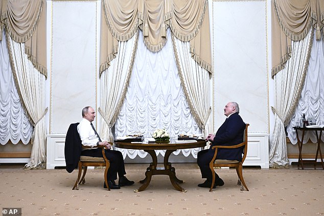 Vladimir Putin (photo, left) and Alexander Lukashenko (photo, right) met on Sunday in St. Petersburg