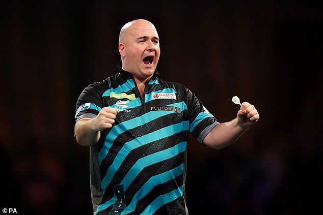 Rob Cross was rated at 14/1 to win against Chris Dobey, after being four sets behind