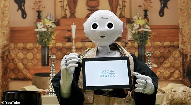 Robot priests measuring one and a half meters tall deliver sermons and conduct funerals (photo), AI writes Bible verses and ChatGPT is consulted as if it were an oracle