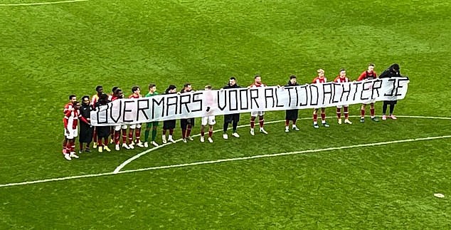 Royal Antwerp players held up a banner in support of Marc Overmars: 'Forever behind you'