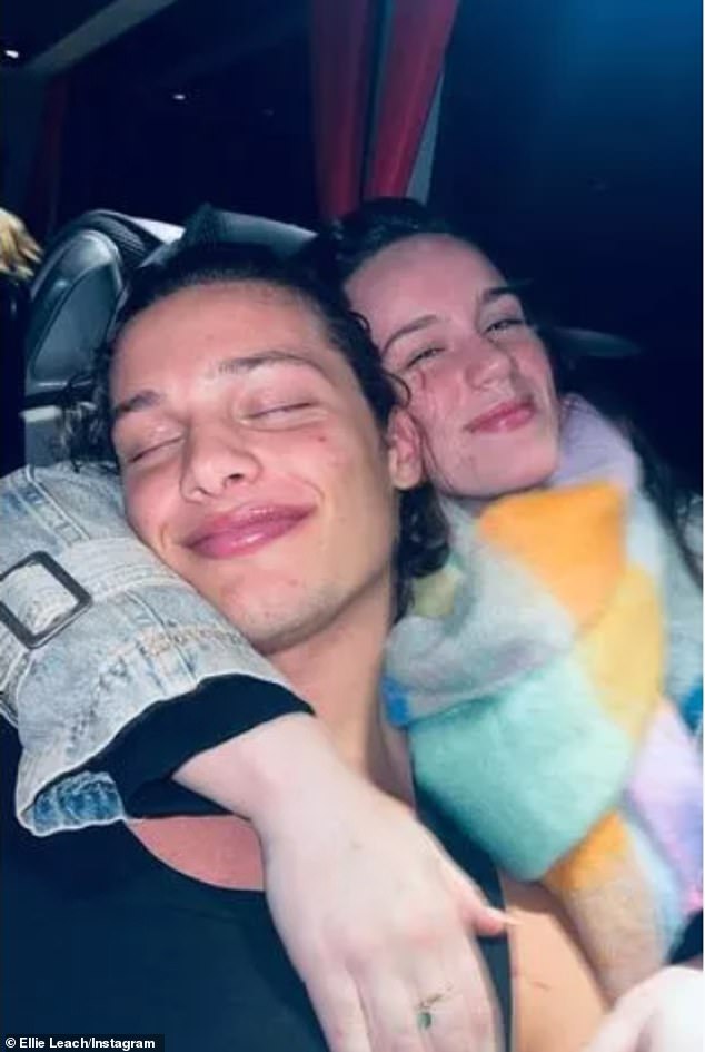 On Tuesday evening, Ellie shared a selfie on Instagram cuddling with Bobby while on her way from Birmingham to Sheffield.