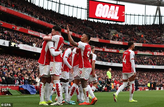 Arsenal moved level on points with Manchester City as they returned to winning territory on Saturday