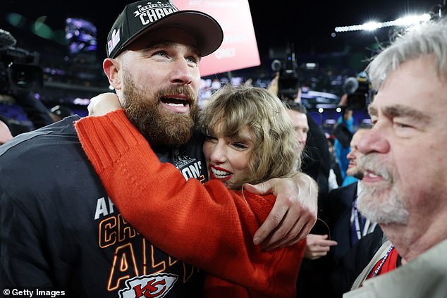 Taylor Swift's fans compared her relationship with Travis Kelce, both 24, to an iconic movie power couple after their PDA party on the court on Sunday