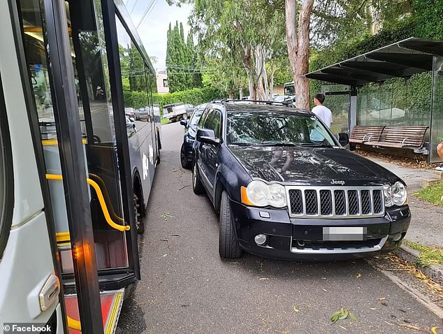 The bus could not enter the bus stop safely due to an illegally parked jeep (photo)