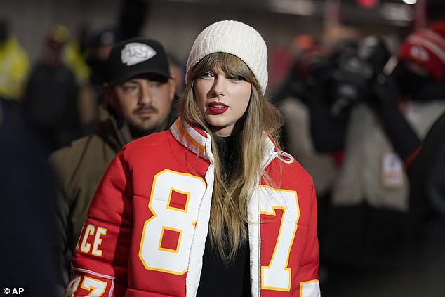 Swift wore a specially designed jacket with Kelce's name and number on it for the game