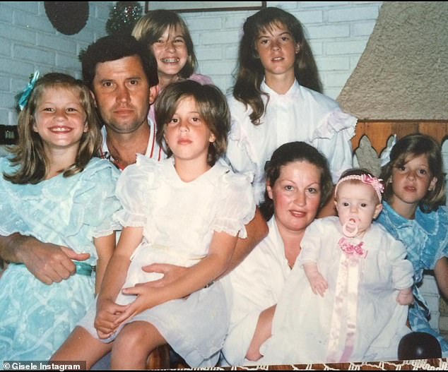 Gisele shared a photo of her family when all six siblings were children