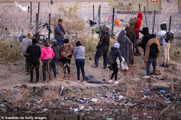 Migrants attempt to cross the Mexico-United States border in Ciudad Juarez despite increased security measures.  More than 2.5 million people arrived in 2023