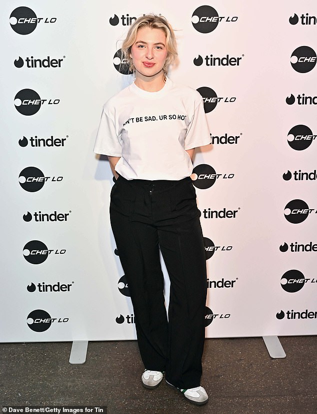 The model and daughter of Oasis frontman Noel Gallagher, 24, looked effortlessly cool as she tucked the 'Don't be sad, ur so hot' T-shirt into black trousers.