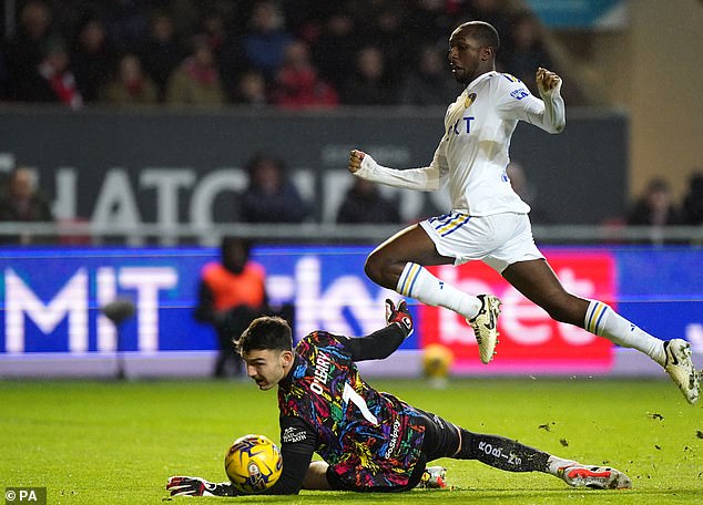 Glen Kamara sees his effort well saved by Bristol City goalkeeper Max O'Leary