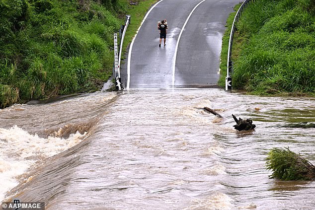 Several weeks of flooding is forecast in western Queensland (photo from the Coomera River in early January)