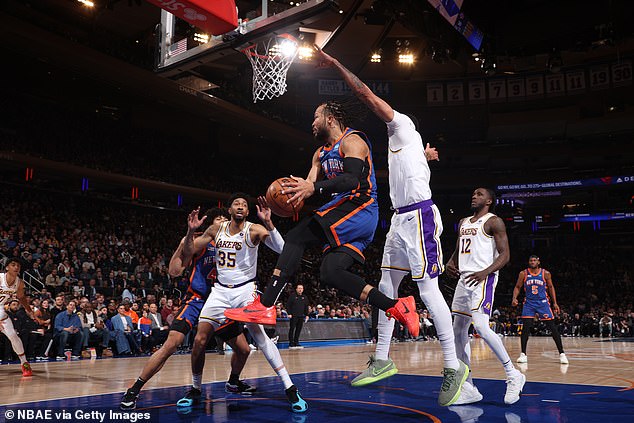 Jalen Brunson drives to the basket against the Lakers on Saturday evening at MSG