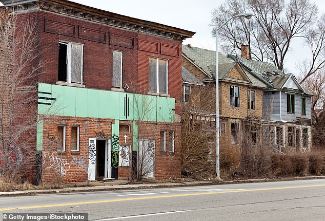 The mortgage crisis and the fall of the major automakers into bankruptcy drove millions of people from their homes in Detroit (photo: abandoned properties in 2015)