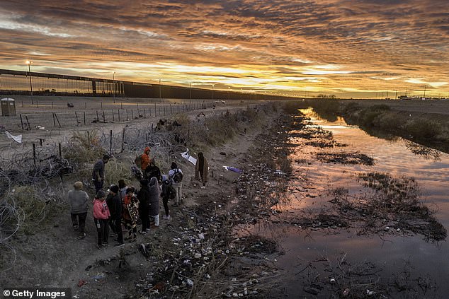 Kelly used the poll to highlight that neither Trump nor Biden had passed immigration reform and then called out what she said is the false idea of ​​the migrants as 