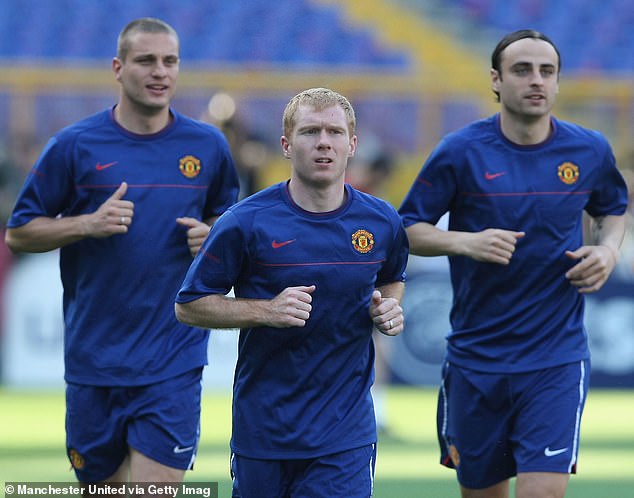 Ex-United star Berbatov (R) said Mainoo, like Scholes, is 'so young' yet 'so mature'