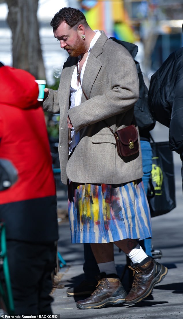 During the outing, Sam looked as stylish as ever in a blue patterned skirt and gray jacket, teamed with chunky trainers