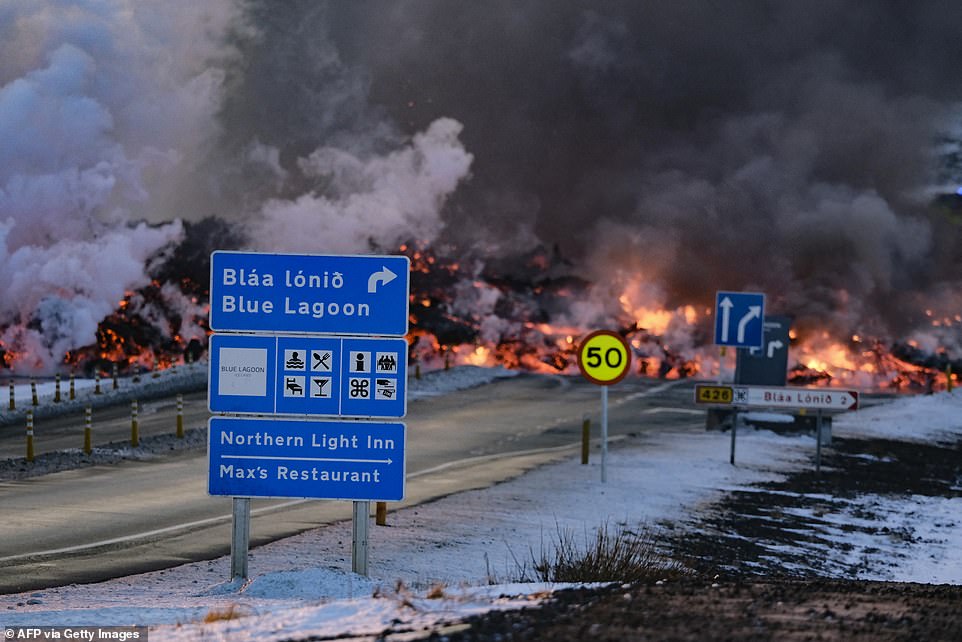 After the eruption, one of Iceland's biggest attractions – the Blue Lagoon thermal spa – was evacuated (photo: in front of the lava there is a sign directing drivers to the Blue Lagoon spa in Iceland)