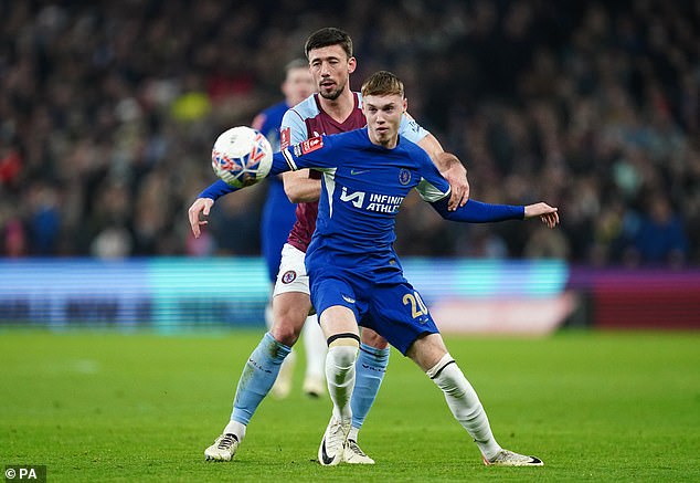 Chelsea's star of the season so far Cole Palmer performed well as a false nine without being spectacular, sometimes switching with Noni Madueke on the right flank to confuse defenders