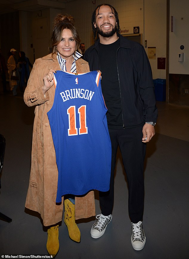 The artist was later pictured with Jalen Brunson, and the two held up one of his jerseys as they briefly posed