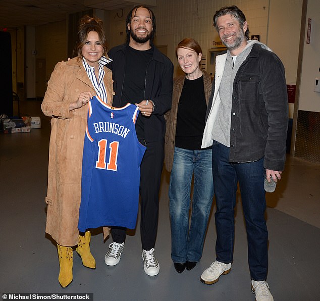 The pair was also joined by Julianne Moore and her husband, Bart Freundlich, who had been sitting next to Hargitay during the match.