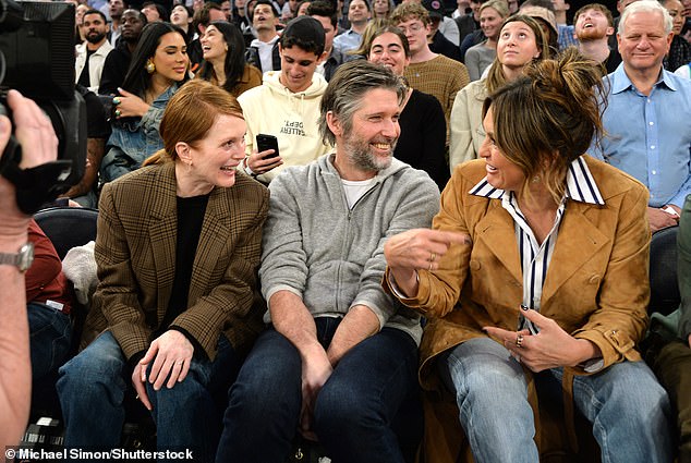 The 63-year-old actress kept it casual as she wore a black T-shirt under a brown patterned jacket, and she completed her look with blue jeans and black shoes.