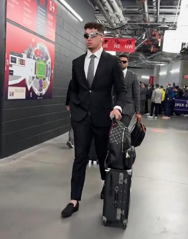 Chiefs QB Patrick Mahomes also arrived — carrying a suitcase on wheels and donning Oakley sunglasses