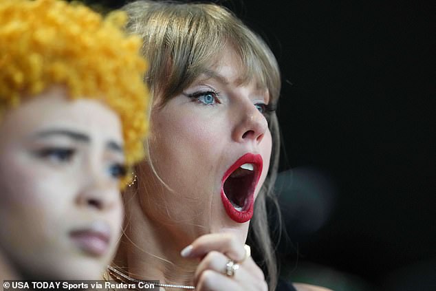 Taylor Swift reacts during the first half, including a meltdown from her boyfriend Kelce