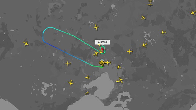 The broadcast of the squad code 7700, which signals an emergency, made the flight the most followed flight in the world, with almost 10,000 people following it on FlightRadar24.com (photo: the plane's flight path)