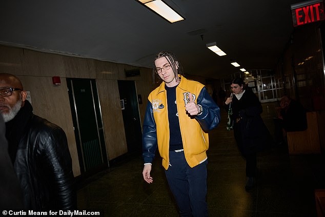 Dex also gave a thumbs up at the Manhattan courthouse on Tuesday