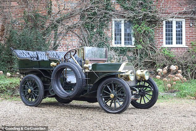 With a speed of 130 km/h, the Mercedes-Simplex 60 HP was the fastest production car in the world at the beginning of the 20th century and also triumphed in races