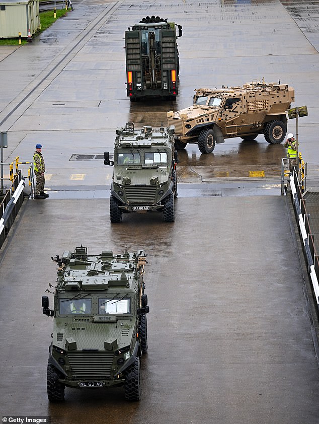 1707904064 363 Britain prepares for conflict with Putin Hundreds of army vehicles