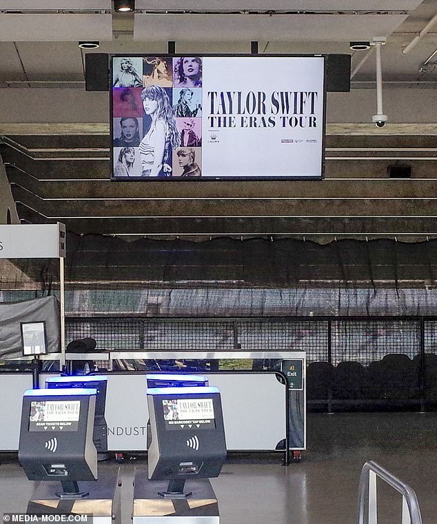 A shade cloth was put up to prevent outside fans from getting a sneak peek of the concert