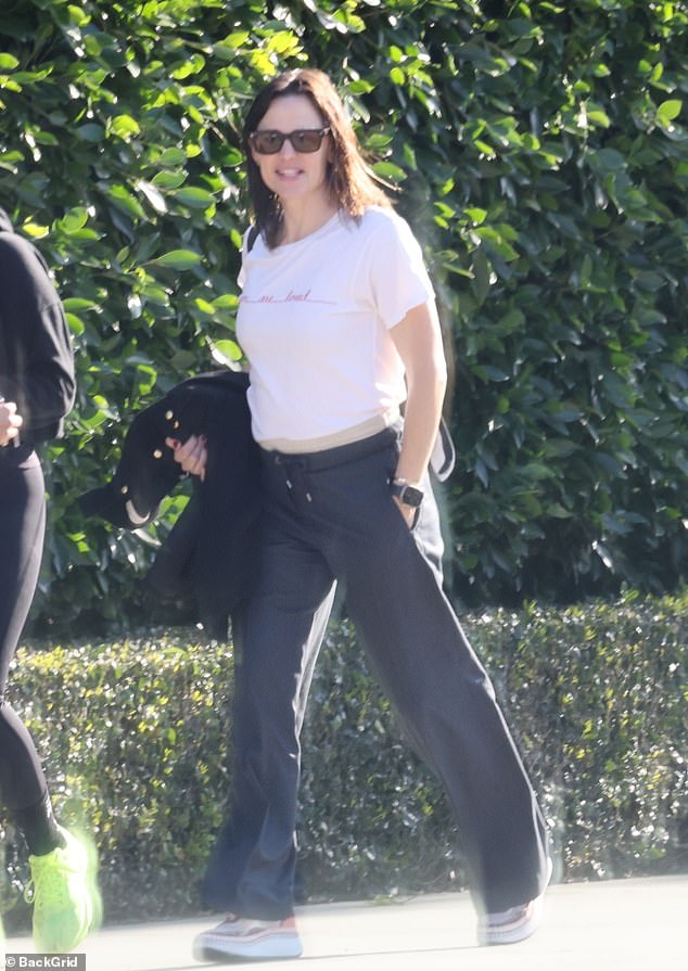 He wore a black sweater with jeans and Nike sneakers, while Jennifer wore a casual white T-shirt, black sweatpants and colorful platform shoes