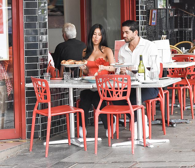 The couple, who have quickly become fan favorites on the show, enjoyed a meal at chic Italian restaurant Gigi's in Sydney.