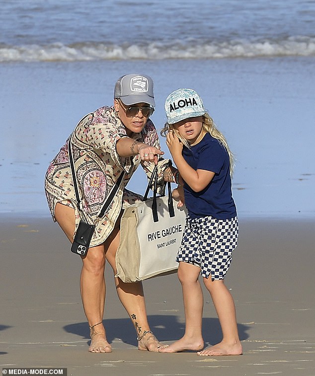 Pink held son Jameson's hand and pointed to some of the other stingers in the sand