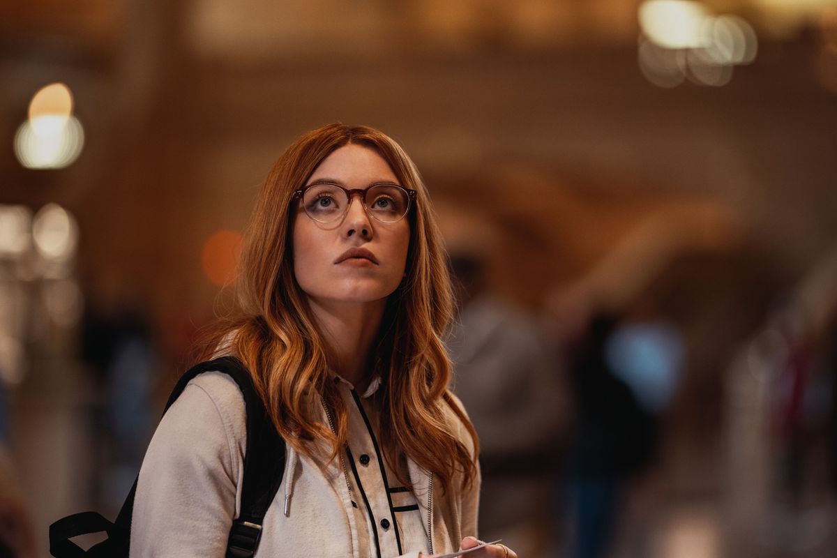 Sydney Sweeney as Julia Carpenter, looking at the ceiling in Grand Central 