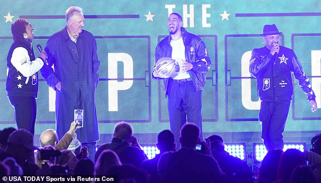 Haliburton, Tamika Catchings (L), Larry Bird (second from left) and others participated in the event