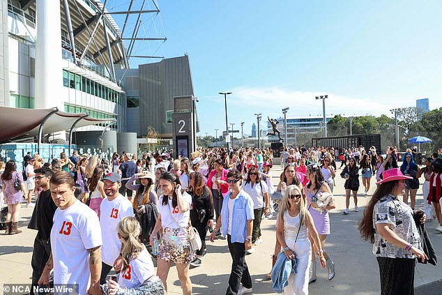 A huge crowd, dressed in 'Eras' themed garments, descended on the MCG for the highly anticipated second night of the tour