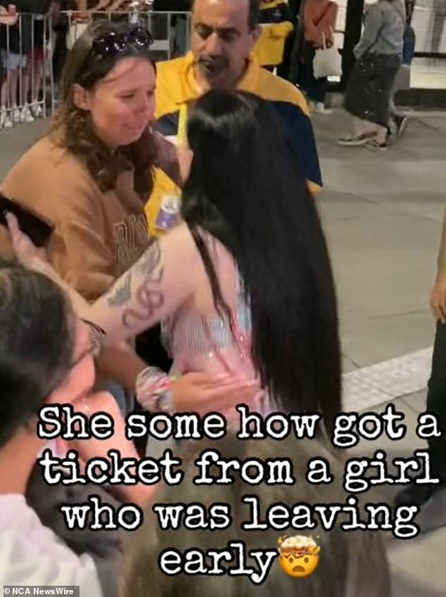 Swftie's act of kindness for diehard fan.  Image: TikTok