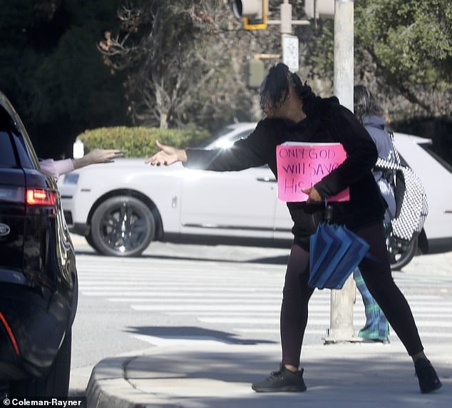 She had some comforting words for the man as she handed him the money