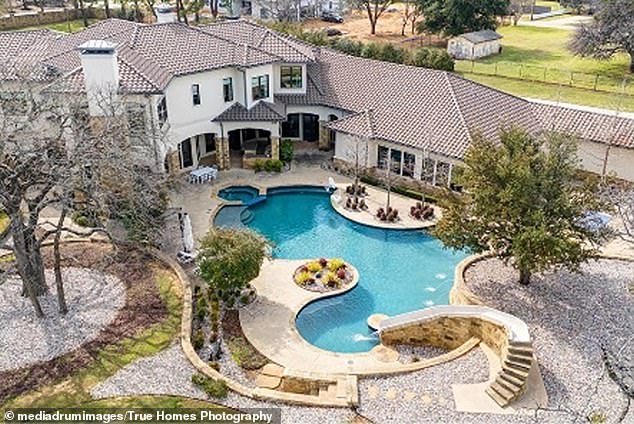 O'Neal's most recent purchase is a five-bedroom, six-bath estate in suburban Dallas