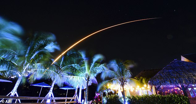 In the photo: SpaceX Falcon 9 carries Starlink satellites on January 28.  Starlink has proven to be a lifeline for Ukrainian forces fighting the Russian invasion of Eastern Europe