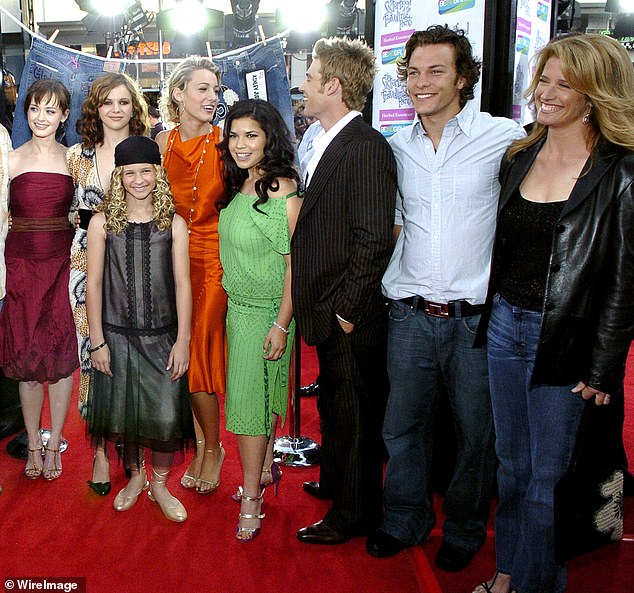 From left to right: Alexis Bledel, Amber Tamblyn, Blake Lively, Jenna Boyd, America Ferrera, Mike Vogel, Kyle Schmid and Travis