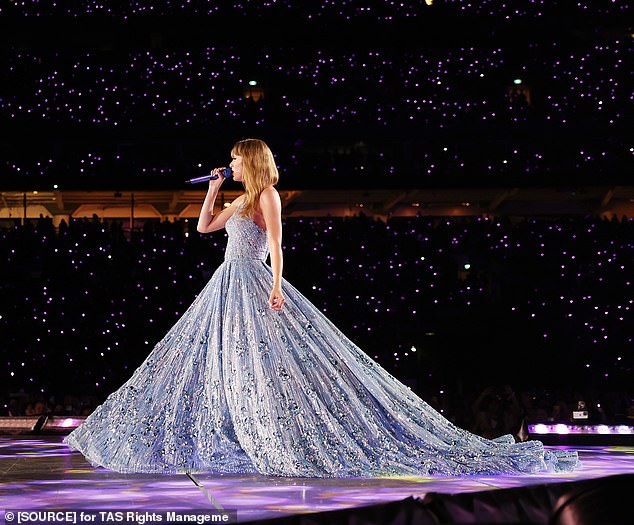 One of the most spectacular looks is the elaborate blue ball gown she wore, which represented the Speak Now era