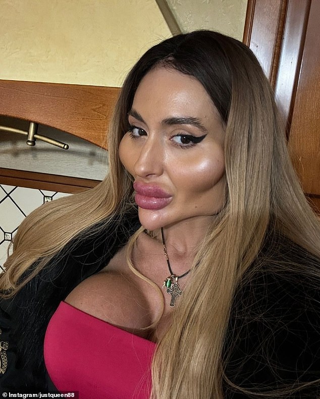 Look at those cheekbones!  The Instagram model often shows off her very chiselled jaw, complete with a super defined chin