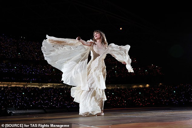 Taylor has established a tradition of giving a signed hat to a lucky fan in the crowd while she sings her song, 22