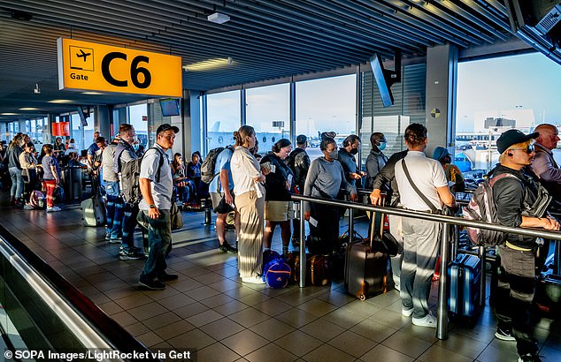 As more and more air crews have started boarding people using the 'group method', passengers often tend to ignore staff instructions completely and simply join whatever group line they see, regardless of whether they belong to the called group or not.
