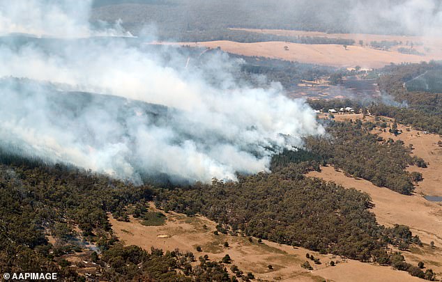 There has been an out of control bushfire north of Beaufort, near Ballarat in Victoria (photo).