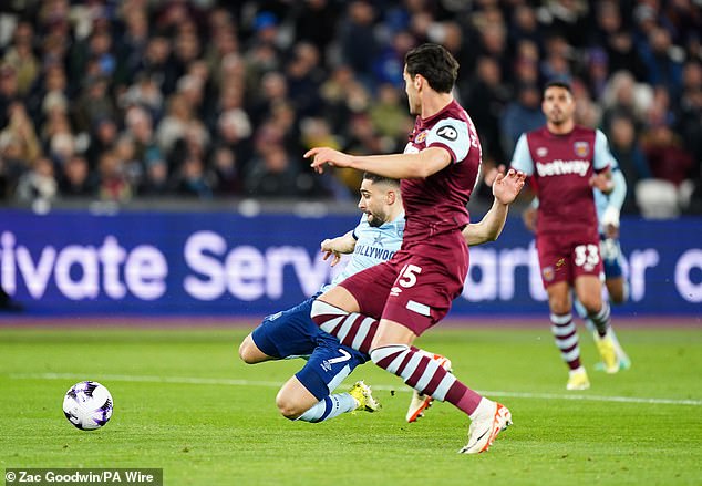 Neal Maupay reduced the deficit after Keane Lewis-Potter's splitting pass