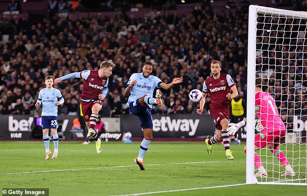 Bowen restored West Ham's two-goal cushion in the second half after sending in a header