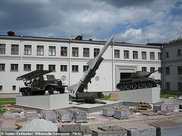 The House of the Central Military District Officers in Yekaterinburg (photo) is used for solemn funerals of high-ranking servicemen killed in Vladimir Putin's war against Ukraine